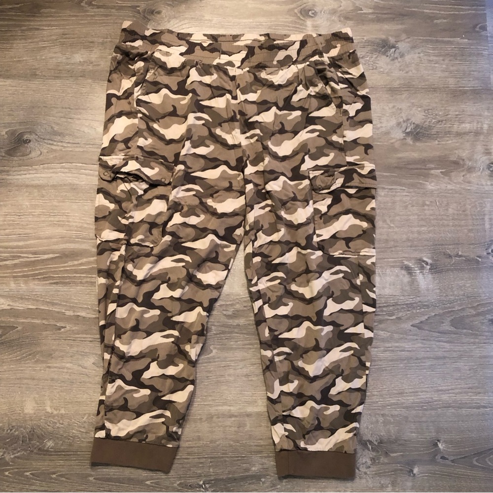 EUC Torrid Camouflage Casual Pants - High Rise sz 2